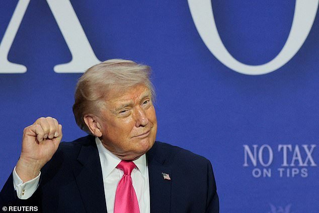 Trump aplaude mientras los precios del petróleo caen después de que Irán declarara el Estrecho de Ormuz “totalmente abierto”: “listo para su paso total”