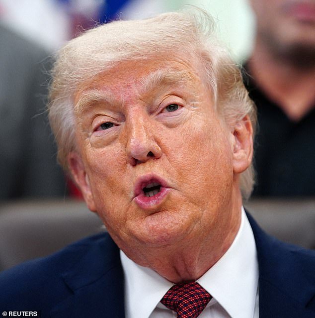 Trump advierte que Irán “no puede chantajearnos” mientras se profundiza la crisis en el Estrecho de Ormuz