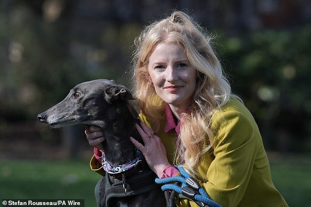 El Partido Laborista “dice que a la clase trabajadora no le importan los perros”, dice la nueva parlamentaria verde Hannah Spencer mientras respalda la prohibición de las carreras de galgos