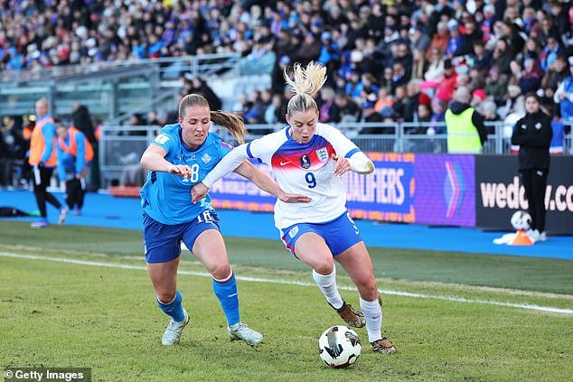 Islandia 0-1 Inglaterra: Las Leonas de Sarina Wiegman mantienen la calma mientras Hannah Hampton vuelve a realizar actos heroicos tardíos para asegurar una victoria crucial en la clasificación para la Copa del Mundo