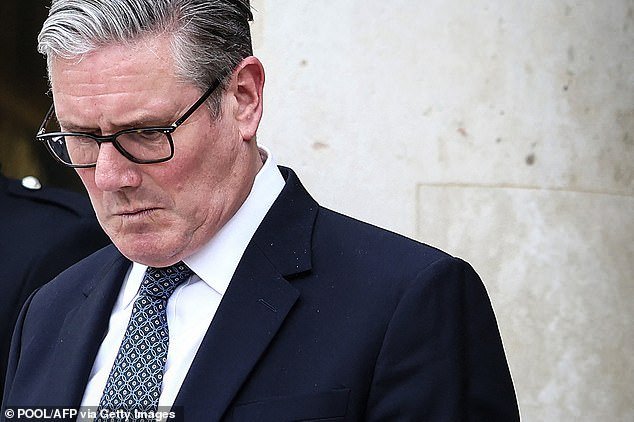 Keir Starmer perdió DOS oportunidades de revelar el fracaso de Peter Mandelson en la Cámara de los Comunes… entonces, ¿por qué el Primer Ministro esperó tanto para decírselo a los parlamentarios?