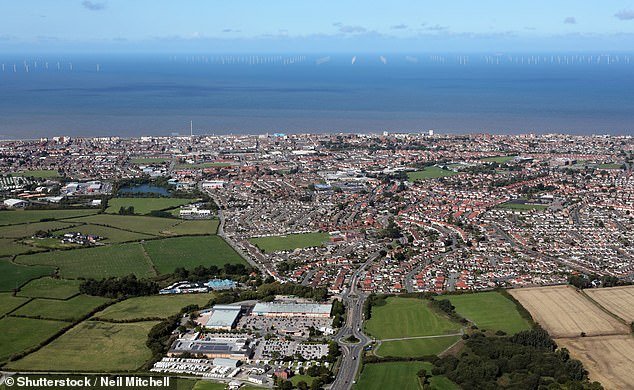 A una niña de 15 años le dieron cannabis y la ‘trataron como a una prostituta’ antes de ser agredida sexualmente por una ‘banda de cuidadores’ asiática, según escucha el tribunal