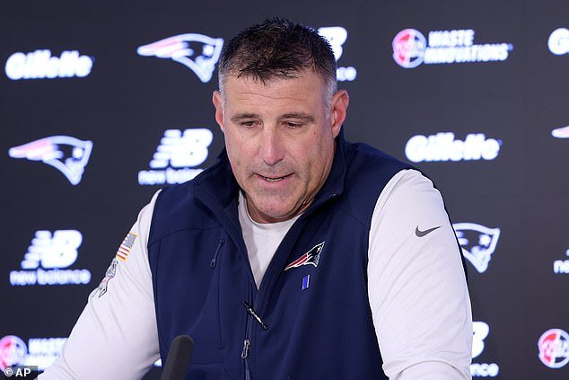 Los Patriots están acusados de un “ataque furtivo” a los medios después de enviar silenciosamente al entrenador Mike Vrabel, bajo fuego, para hablar sobre el escándalo fotográfico de Dianna Russini.