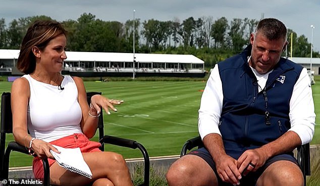 El clip resurgido de Dianna Russini entrevistando a Mike Vrabel sobre su esposa se vuelve viral luego del escándalo de una aventura