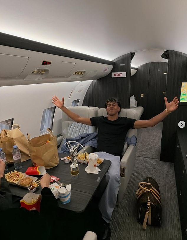 La estrella del Barcelona Lamine Yamal acusado de “falta de profesionalismo” después de lesionarse menos de 48 horas después de compartir fotos “jactanciosas” de él mismo comiendo McDonald’s en un jet privado