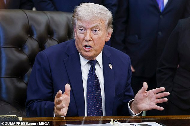 Trump envía un SEGUNDO buque de guerra para hacer cumplir el bloqueo de Ormuz mientras Irán se burla de un alto el fuego “sin sentido”