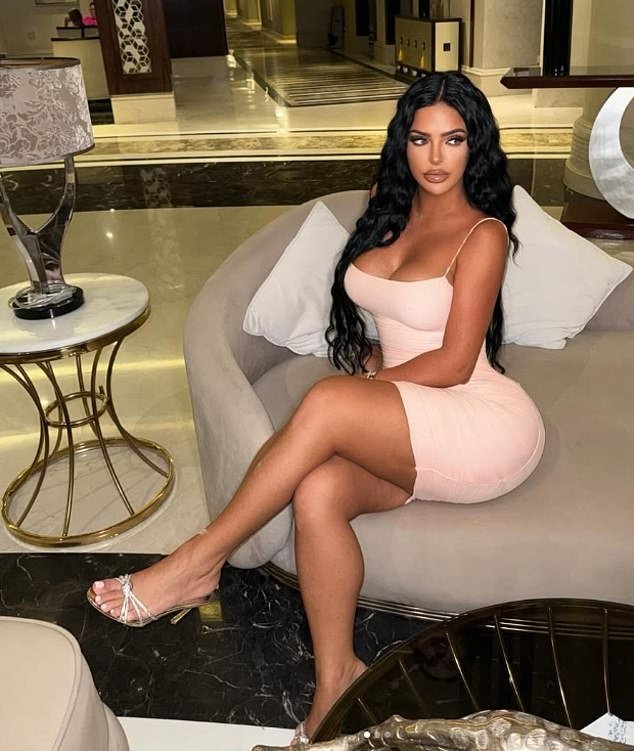 La familia rinde un desgarrador homenaje al influencer de 32 años que murió después de ser ‘cortado por el finalista de X Factor’ afuera del club nocturno Soho