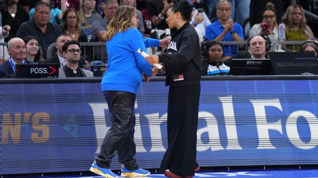 Staley elogia el cierre de UCLA después de la derrota en el juego por el título, Auriemma escupe