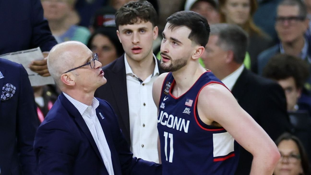Dan Hurley ve llegar a su fin la memorable carrera de Alex Karaban en UConn