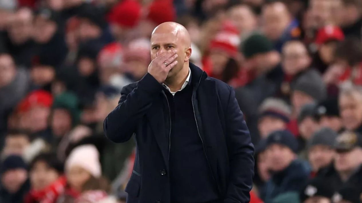 El Liverpool sigue creyendo en Arne Slot, aunque fue silenciado por el PSG y eliminado en la Copa FA