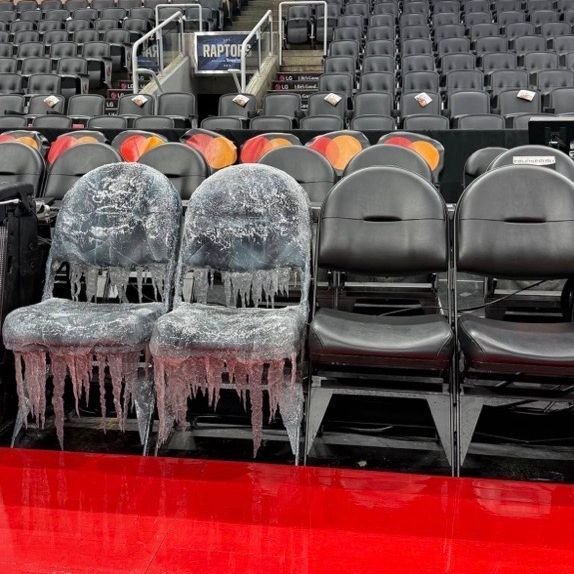 Los Raptors hacen un guiño al álbum ‘Iceman’ de Drake con un asiento helado