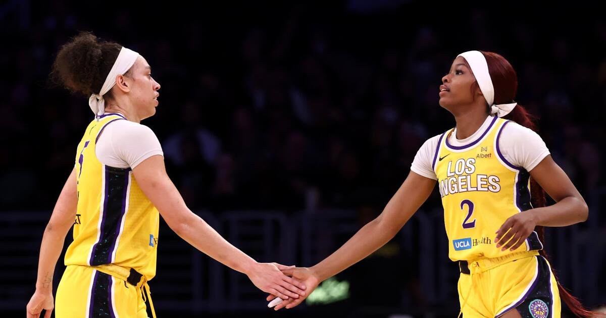 Shaky Sparks intenta reconstruir el futuro con el pasado