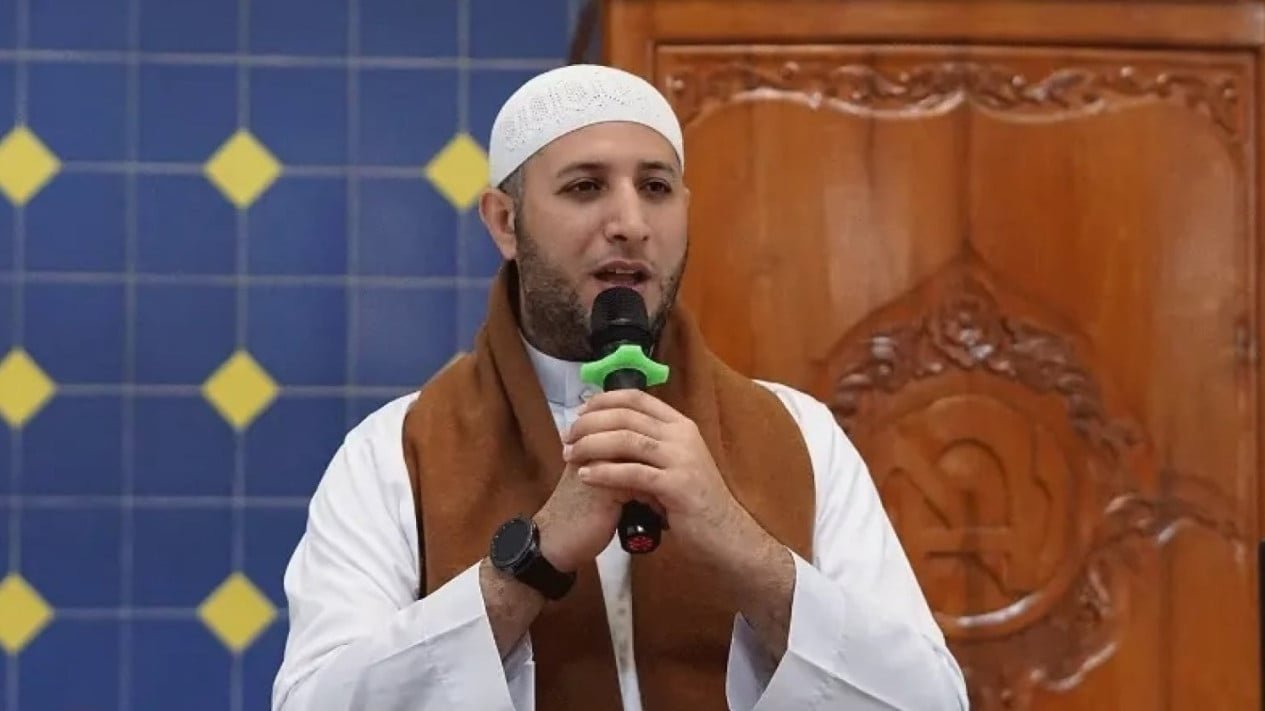 El jeque Ahmad Al Misry refuta las acusaciones de acoso y cita a Al-Hujurat y Al-Ma’idah del Corán