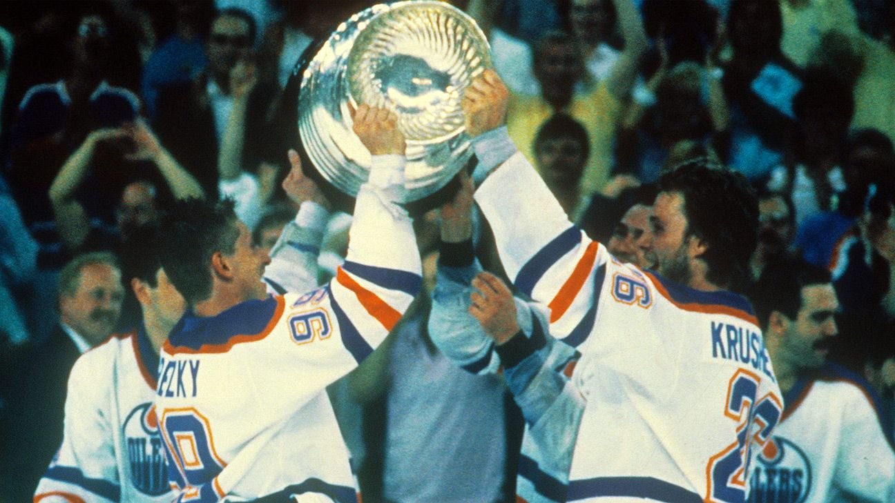 La última camiseta de los Oilers de Gretzky se vendió en una subasta por un récord de 2,8 millones de dólares