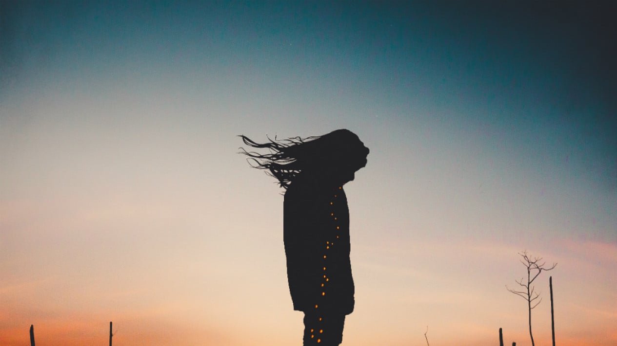 ¡Muy criticado! Un psiquiatra participa en la promoción del cartel de la película Debo morir, puedo provocar el suicidio