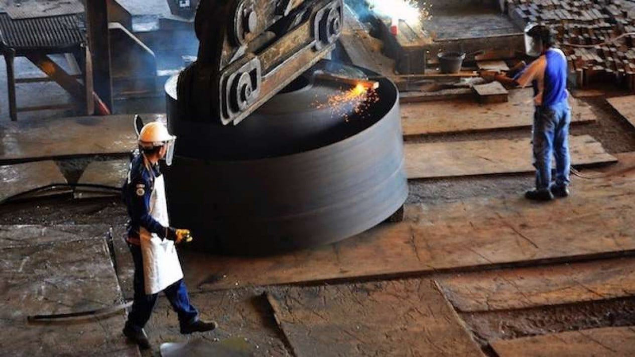 5c956cabe2556-suasana-pabrik-krakatau-steel-di-cilegon-banten_1265_711.jpg