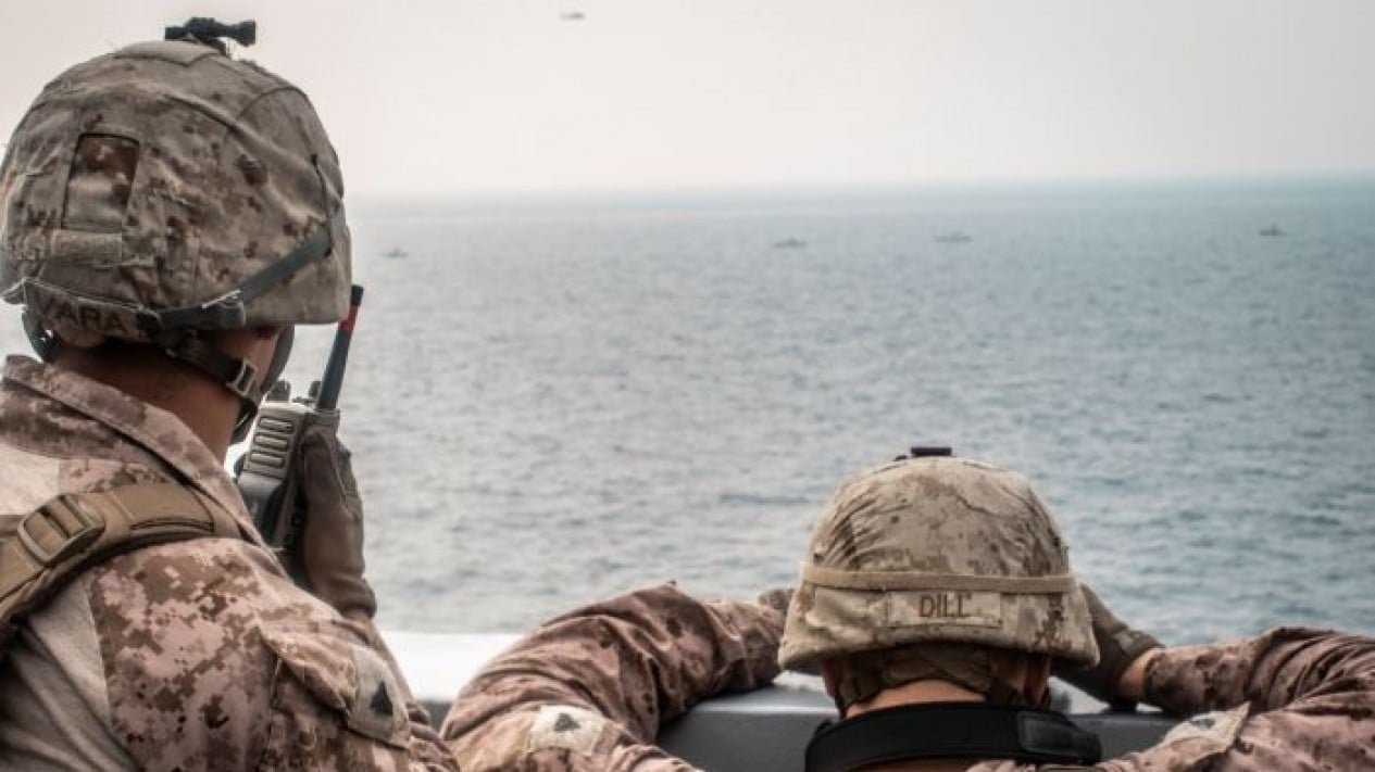 La navegación en el Estrecho de Ormuz paralizada tras el anuncio de bloqueo de Estados Unidos, los barcos ‘giran a la derecha’