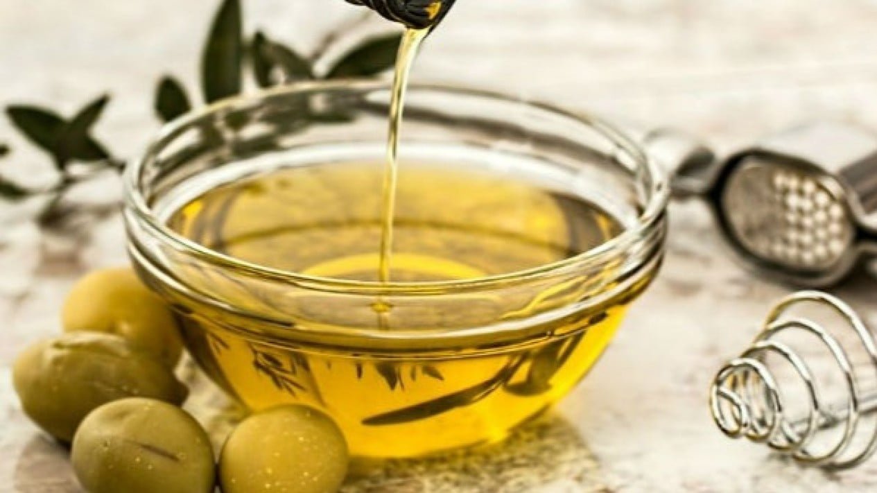 Es viral beber aceite de oliva para hacer dieta y mantenerse más joven, ¡consulta estos efectos secundarios antes de participar!