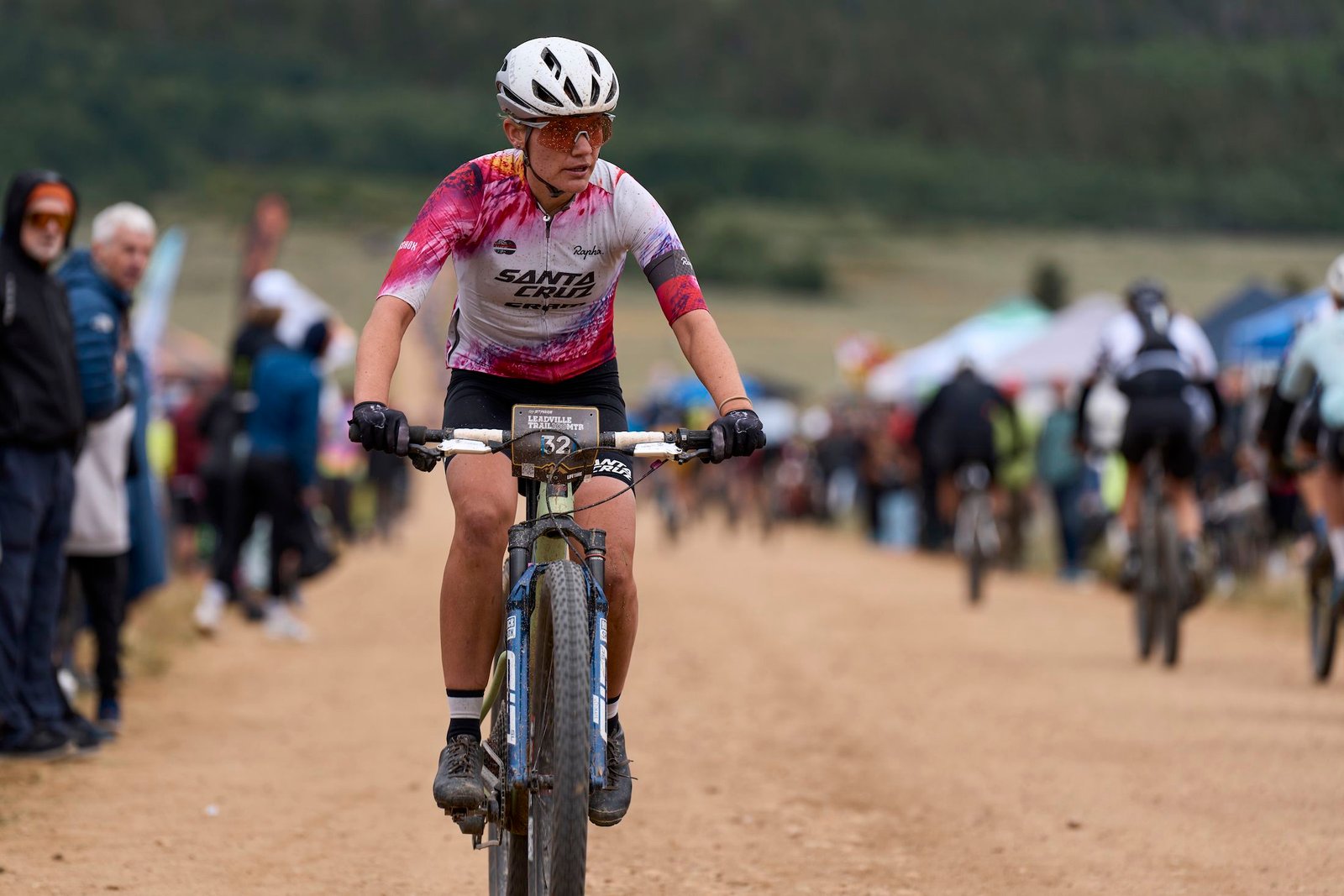 Unbound Gravel y Leadville Trail 100 introducen nuevas reglas para reducir el peligro y la congestión en las zonas de alimentación