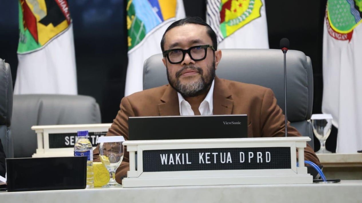 KPK registra la casa del vicepresidente del DPRD de Java Occidental, Ono Surono, en Bandung y confisca el dinero arisano de su esposa