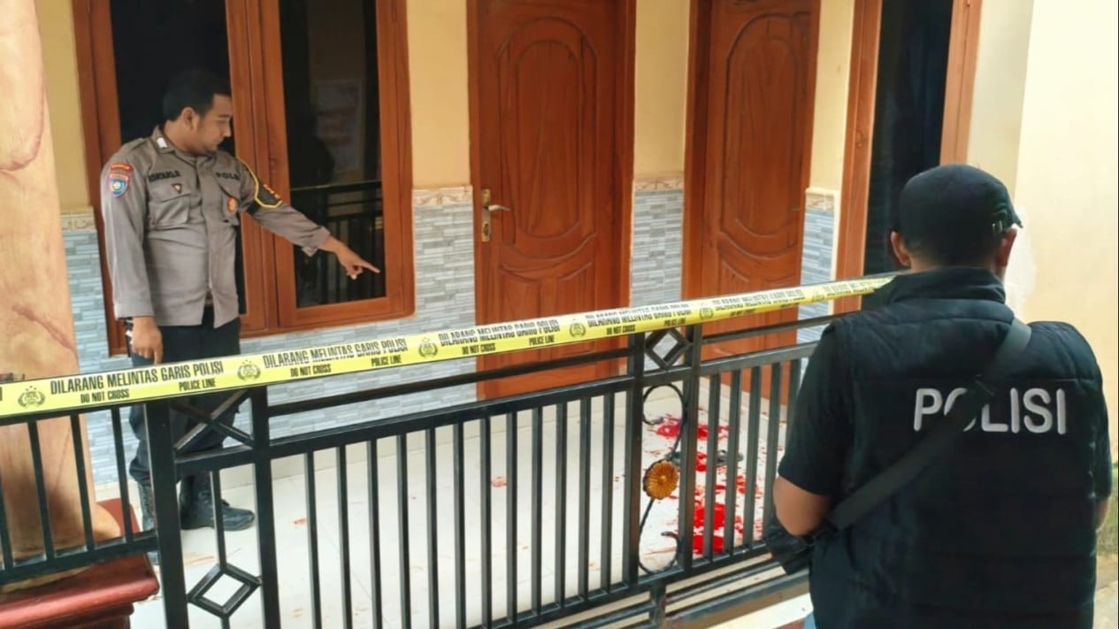 Segundos, un niño de 5 años muere tras ser mordido por el mono mascota de su vecino en Pamekasan