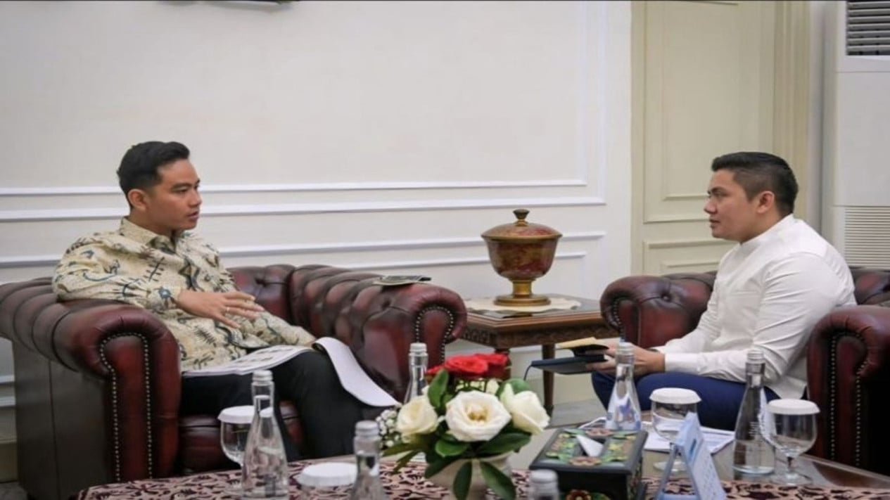 Visita de Eid Al-Fitr del Secretario del Gabinete Teddy al Vicepresidente Gibran en Palacio