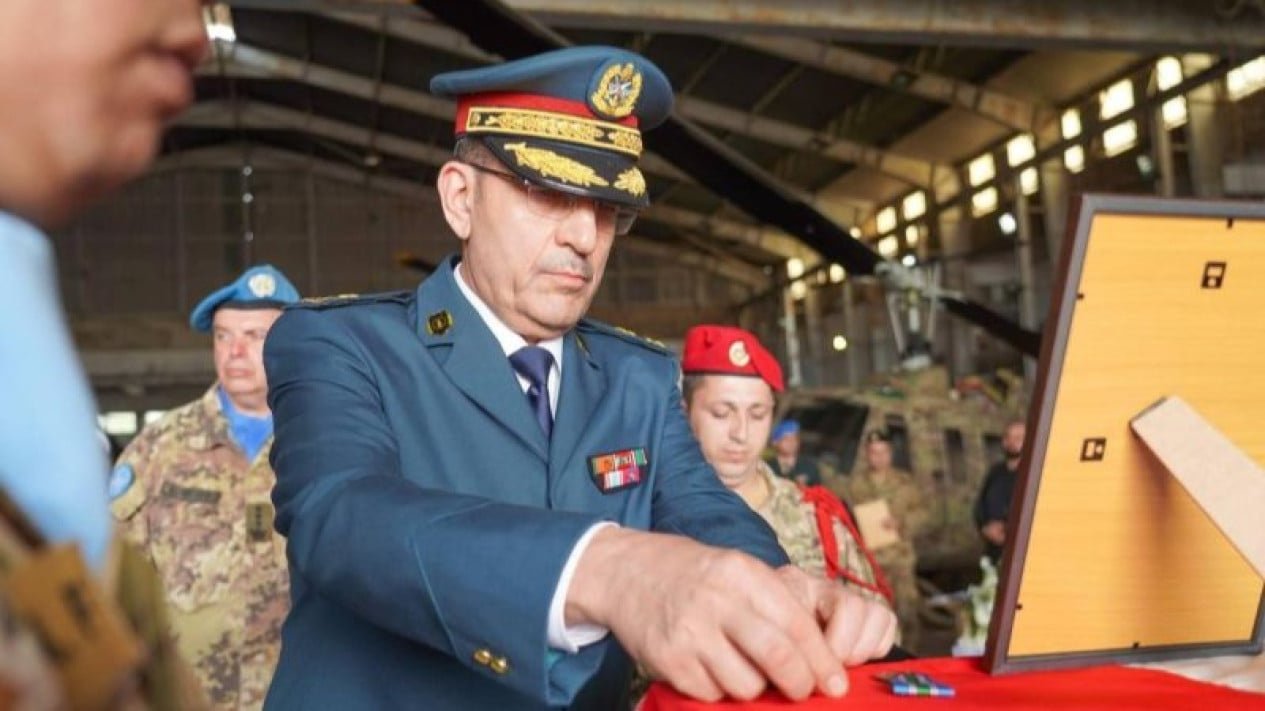 Momento La FPNUL rinde un último homenaje a los 3 soldados del TNI caídos en el Líbano