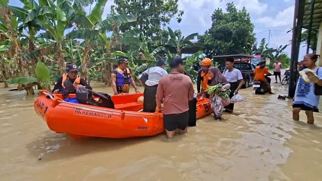 Las inundaciones dañaron Demak, desplazaron a 583 residentes y desaparecieron una persona