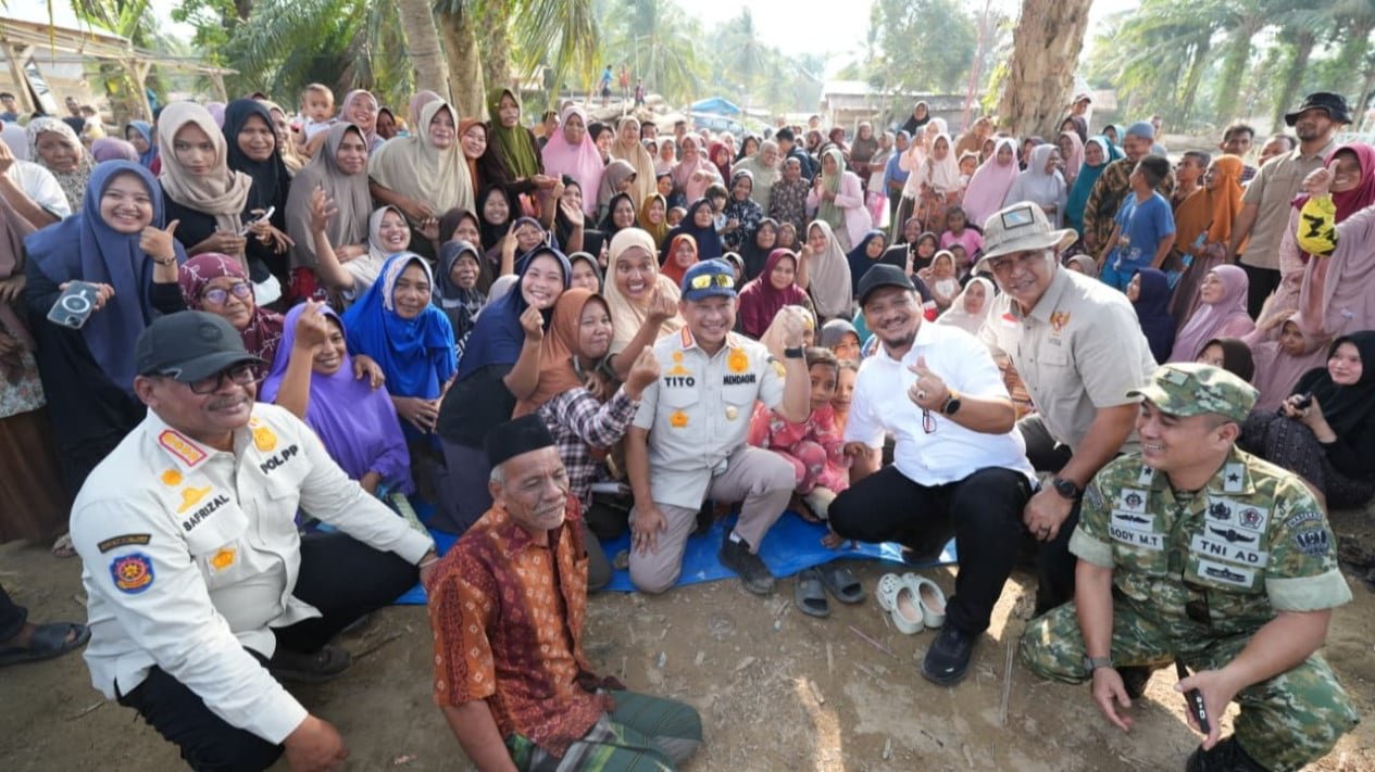 La esperanza de los supervivientes del pueblo de Sekumur se renueva, están felices de que el jefe del Grupo de Trabajo PRR se acerque a ellos.