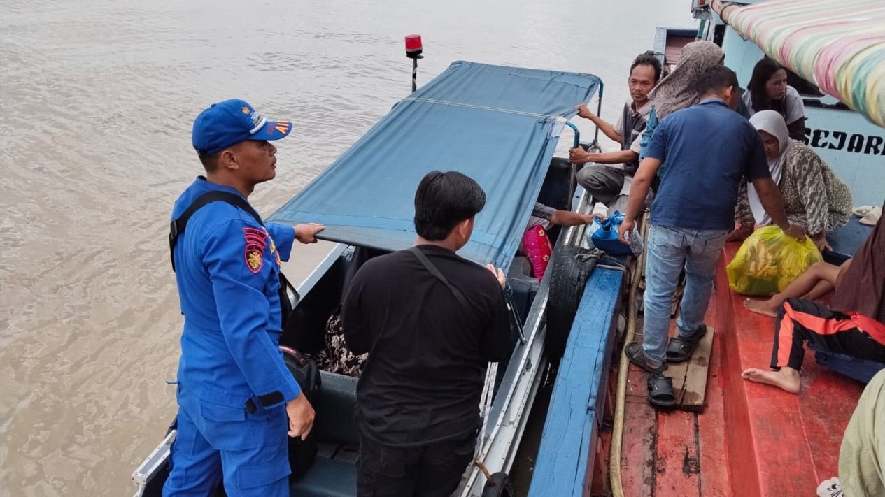 Historia de la evacuación de pescadores críticos en Banyuasin gracias a la rápida respuesta del centro de llamadas 110