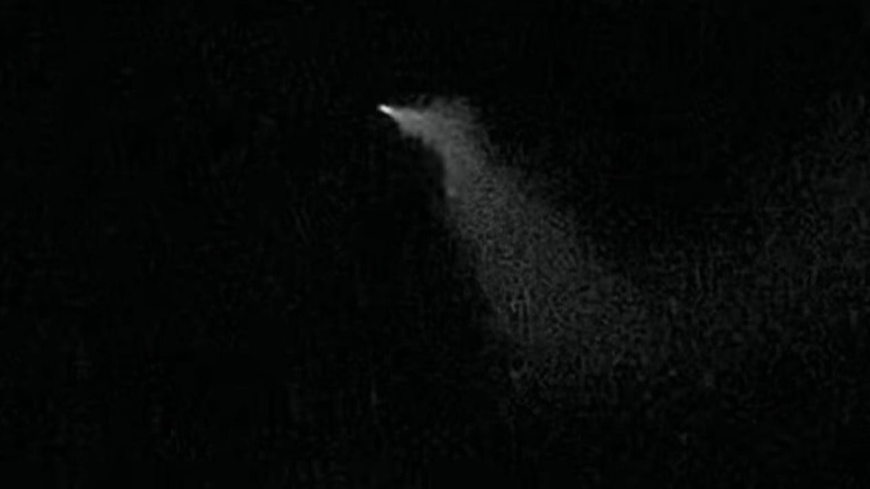 No son misiles, BMKG revela hechos sobre objetos celestes luminosos vistos en Malang