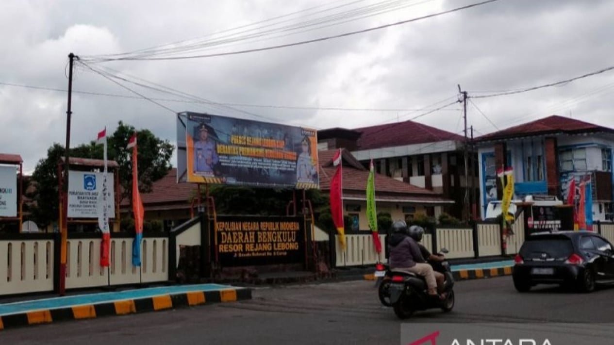 Motivo: 3 estudiantes de una escuela primaria fueron acosados por 13 de sus compañeros de clase en Rejang Lebong, burlándose de los nombres de los demás.