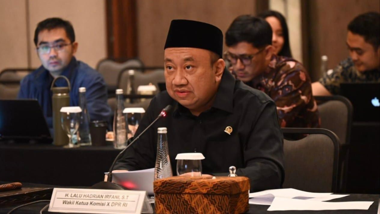 Luchando por la mejora de la escuela, Hadrian ganó el premio KWP como legislador con mentalidad educativa.