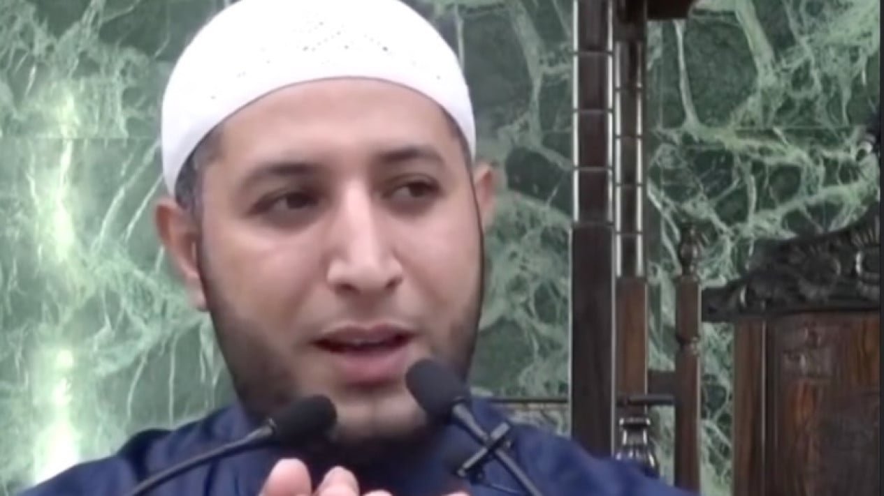 Denunciado por acoso sexual entre personas del mismo sexo, el jeque Ahmad Al Misry huyó a Egipto