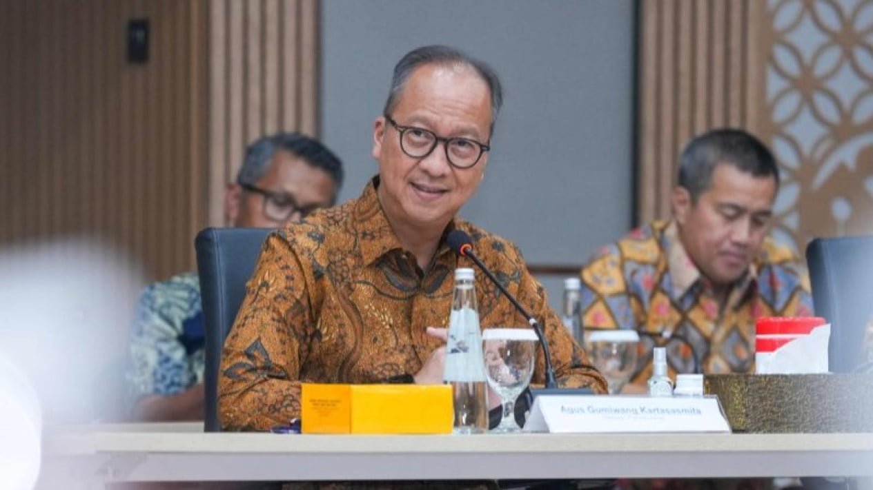 Tras recibir garantías de la industria en materia de materias primas plásticas, el Ministro de Industria anima a abandonar la dependencia de las importaciones