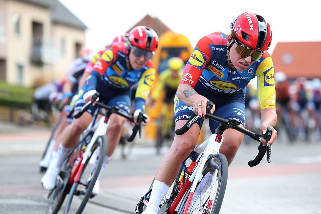 Ronda de Mouscron: Clara Copponi hace estallar a sus oponentes y logra una poderosa victoria en el sprint masivo