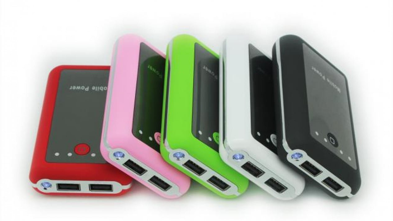 A partir del 15 de abril de 2026 los pasajeros de aviones solo podrán llevar 2 baterías externas