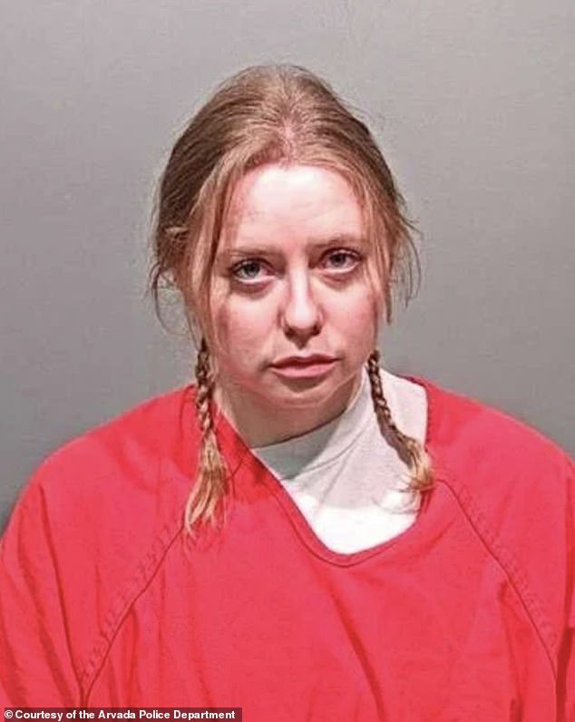 Trabajadora social escolar con trenzas evita la cárcel después de agredir sexualmente a un niño de sexto grado