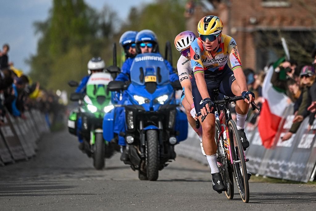 Un “error costoso” le cuesta a Lotte Kopecky un lugar en el podio en la Paris-Roubaix Femmes
