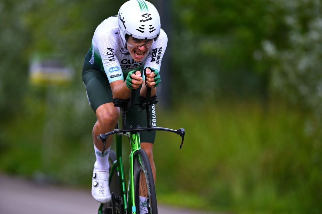 Dos semanas después del accidente de entrenamiento, el joven profesional español permanece en cuidados intensivos