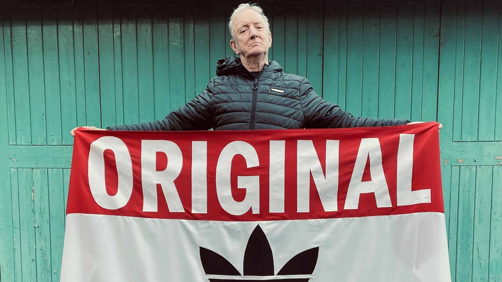 United Review recuerda al fabricante de banderas de Barmy, Charlie Barlow