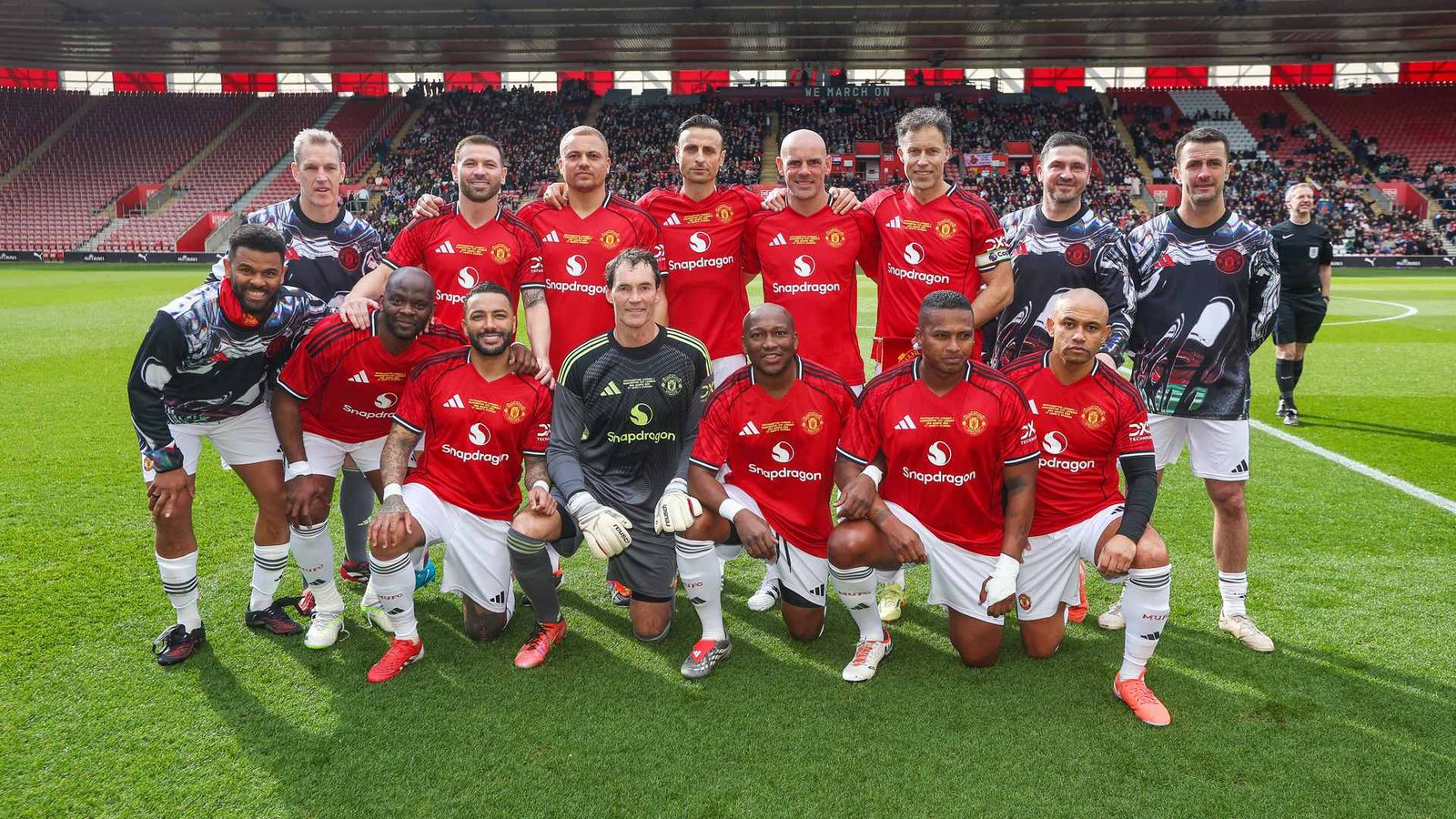 Subasta de camisetas del partido Man Utd Legends v Southampton para la Fundación Man Utd
