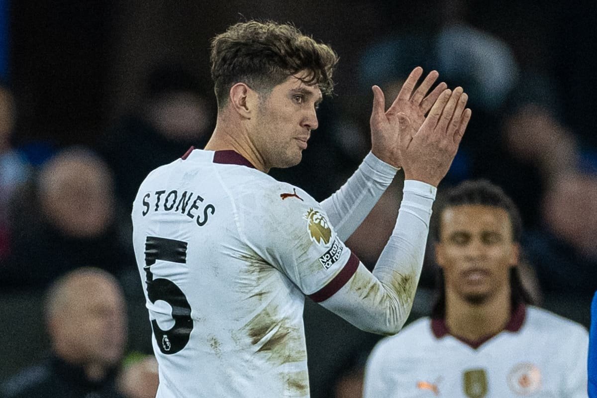 ¿Escasez de centrales para el choque con el Liverpool?