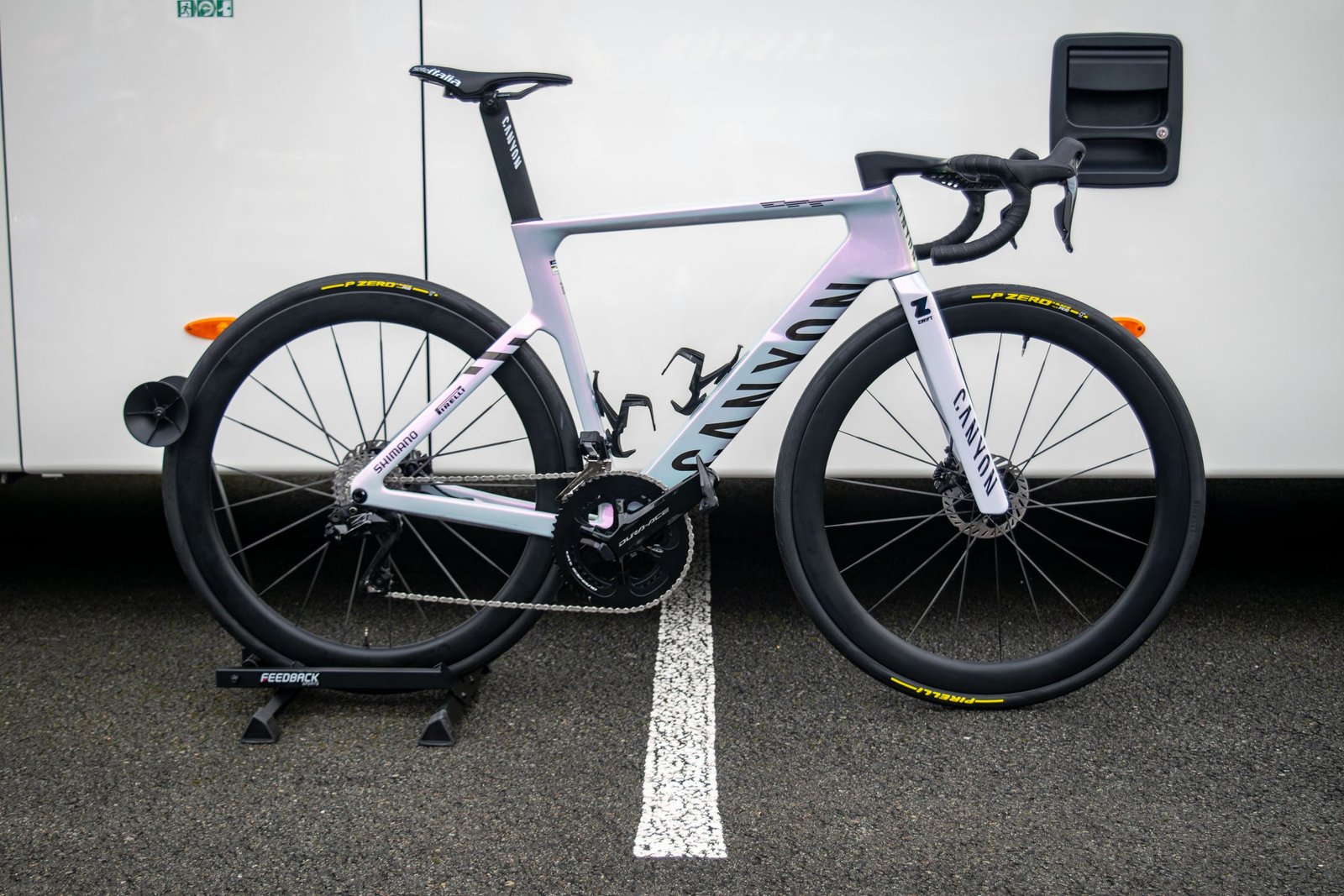Más piezas prototipo nuevas de Dura-Ace vistas en el Canyon Endurace CFR de Jasper Philipsen para París-Roubaix