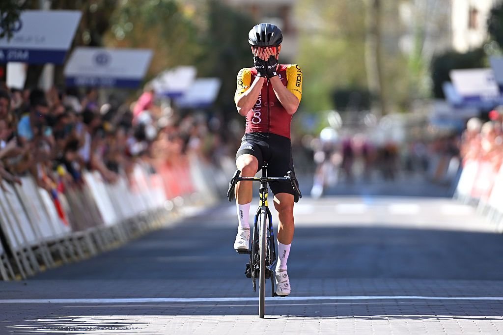 GP Miguel Indurain: Ion Izagirre deja caer a Quinn Simmons para conseguir su tercera victoria en el último año de su carrera profesional