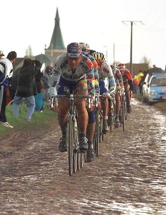 “No veo dónde Van der Poel podría decepcionar a Pogacar el domingo. O viceversa. – Patrick Lefèvre, ‘Mr. Paris-Roubaix’, predice un enfrentamiento en velódromo entre dos grandes estrellas