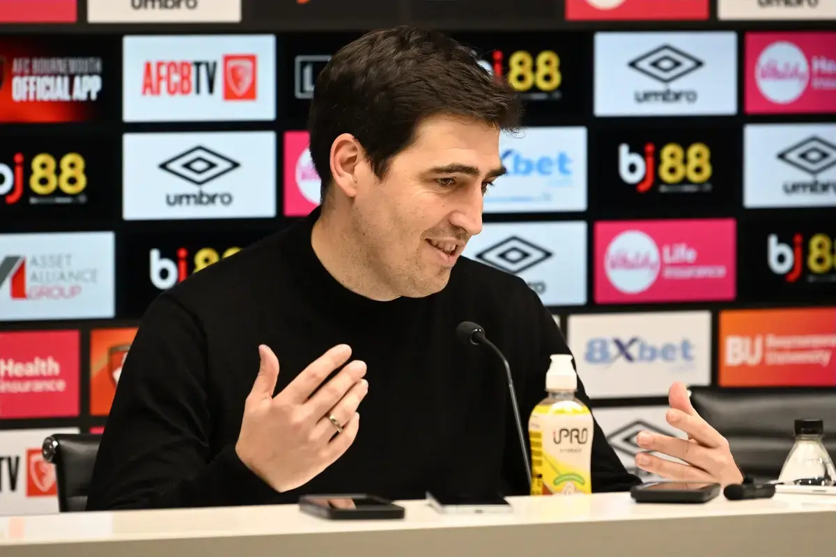 La rueda de prensa de Andoni Iraola en el Newcastle United dominada por lo previsible