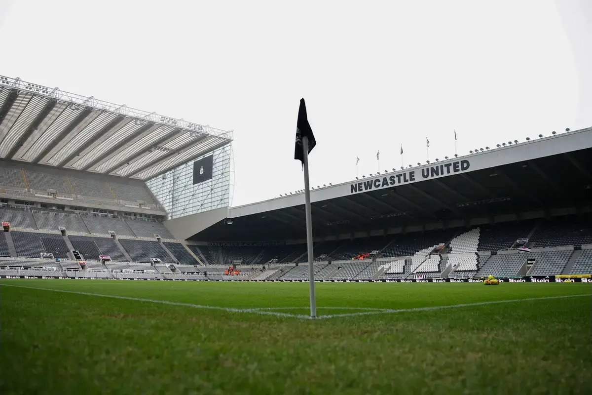 El Newcastle United no puede replicar esto porque carece de un ecosistema completo de múltiples clubes.