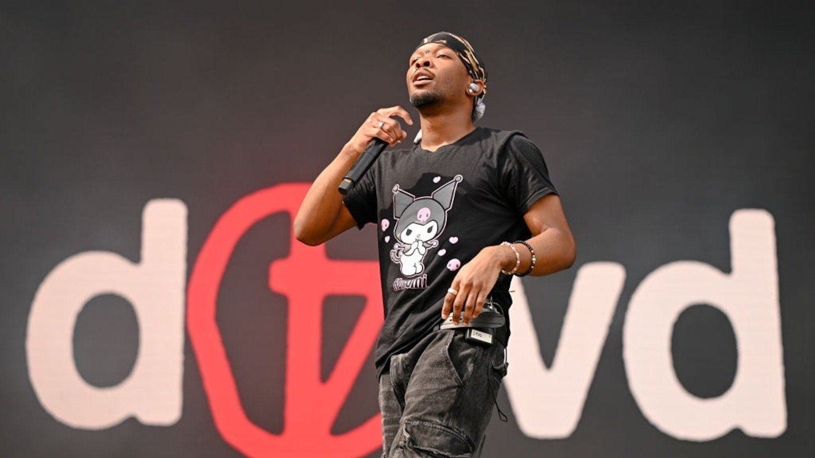 Cantante de D4vd arrestado después de que un adolescente fuera encontrado muerto en su Tesla: policía