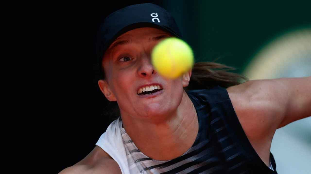 Swiatek se retira del Madrid Open tras enfermarse durante el partido